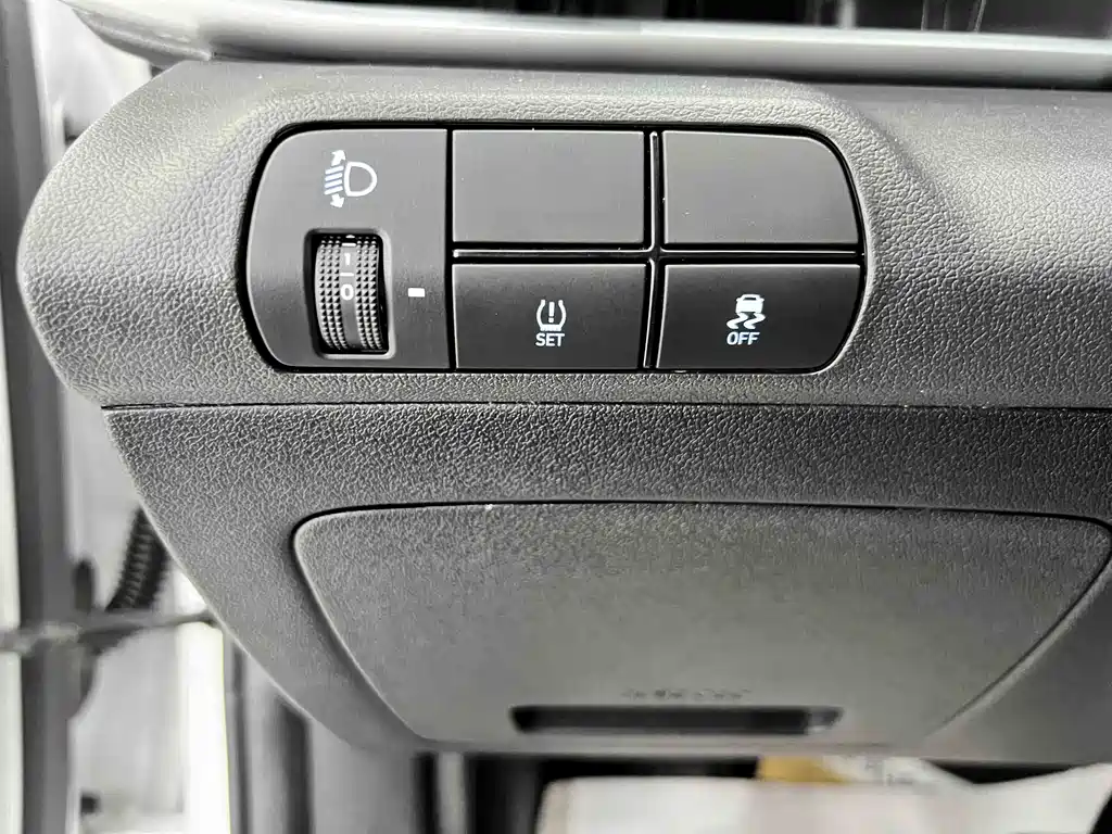 Hyundai Elantra 2023 1.5L CVT LUX Premium Edition