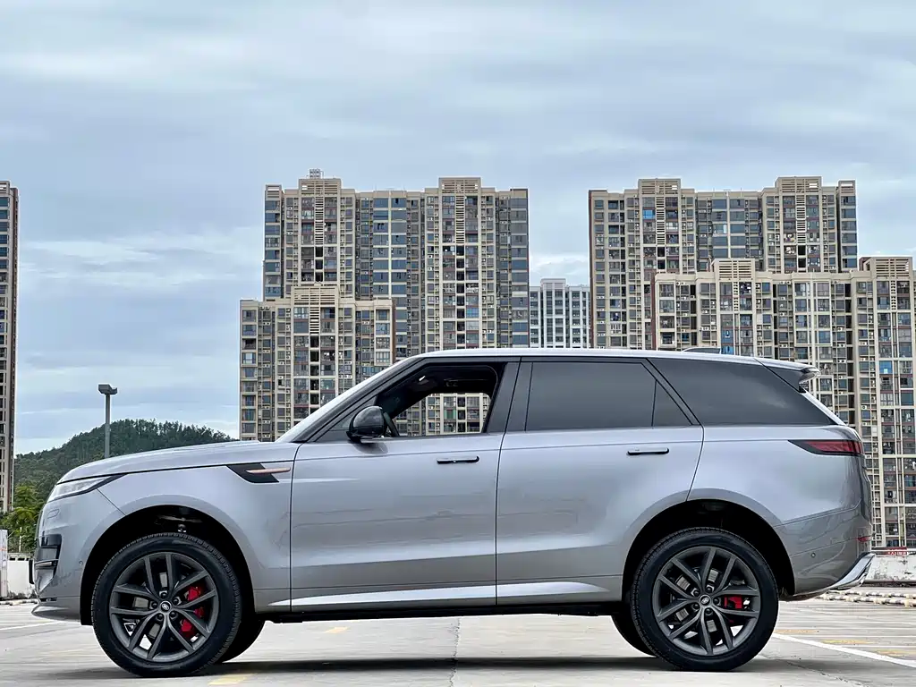 Range Rover Sport 2025 400PS Dynamic SE