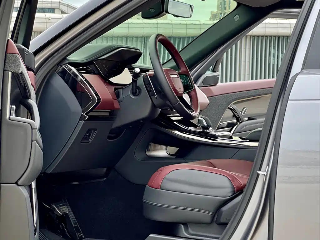 Range Rover Sport 2025 400PS Dynamic SE
