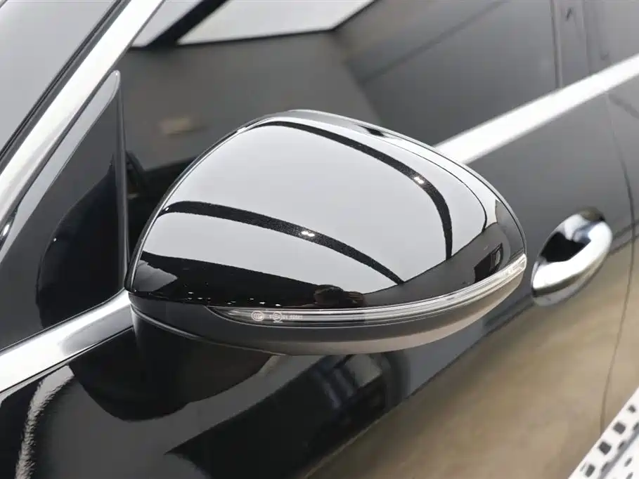 Mercedes-Benz GLC 2023 GLC 260 L 4MATIC Luxury Edition 5-Seater