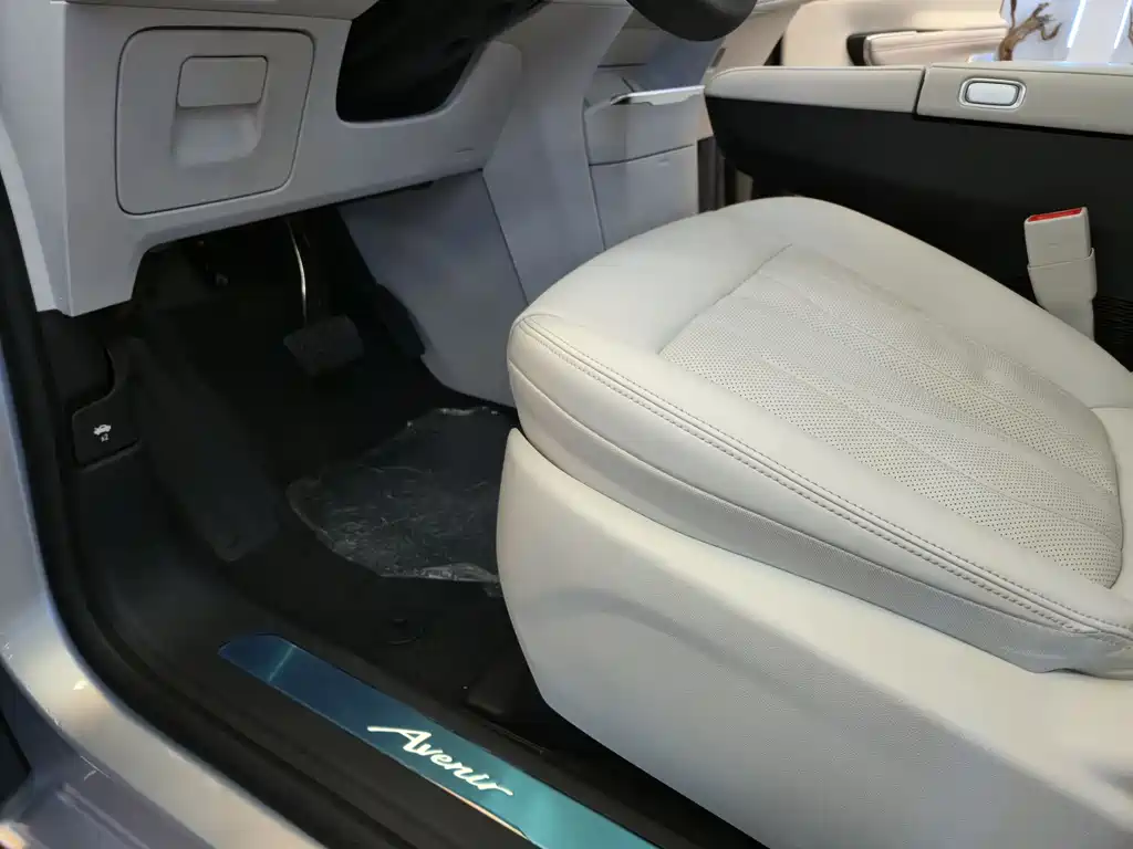 Buick GL8 PHEV 2024 Lu Zun Luxury Edition 7-Seater