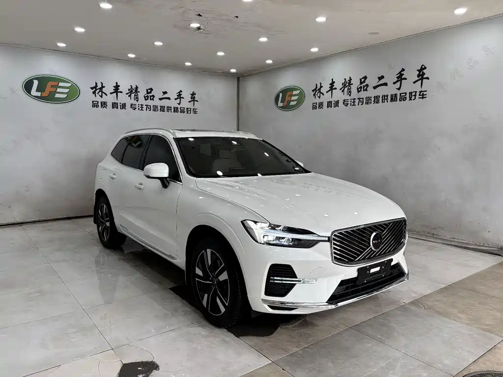 Volvo XC60 2026 B5 AWD Momentum Sport Edition
