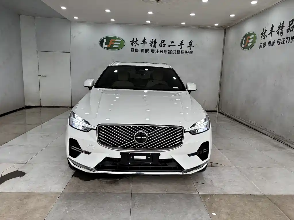 Volvo XC60 2026 B5 AWD Momentum Sport Edition