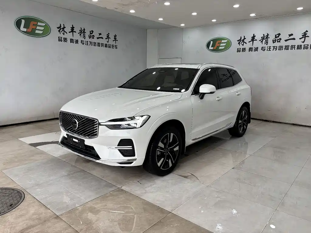 Volvo XC60 2026 B5 AWD Momentum Sport Edition