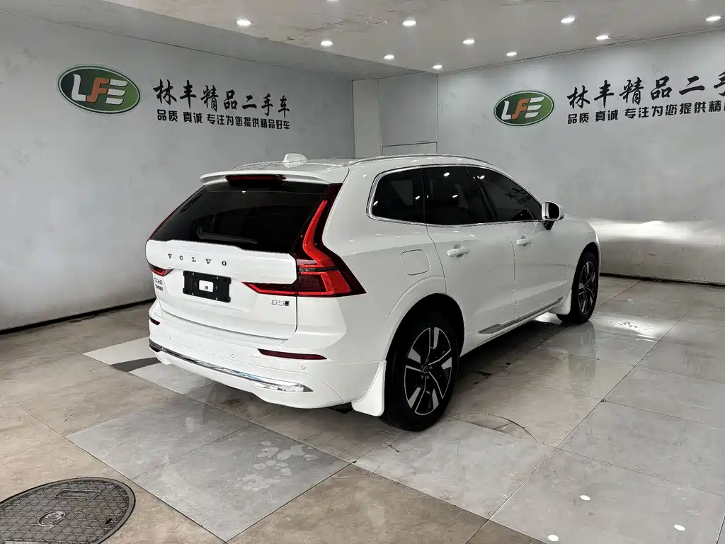 Volvo XC60 2026 B5 AWD Momentum Sport Edition