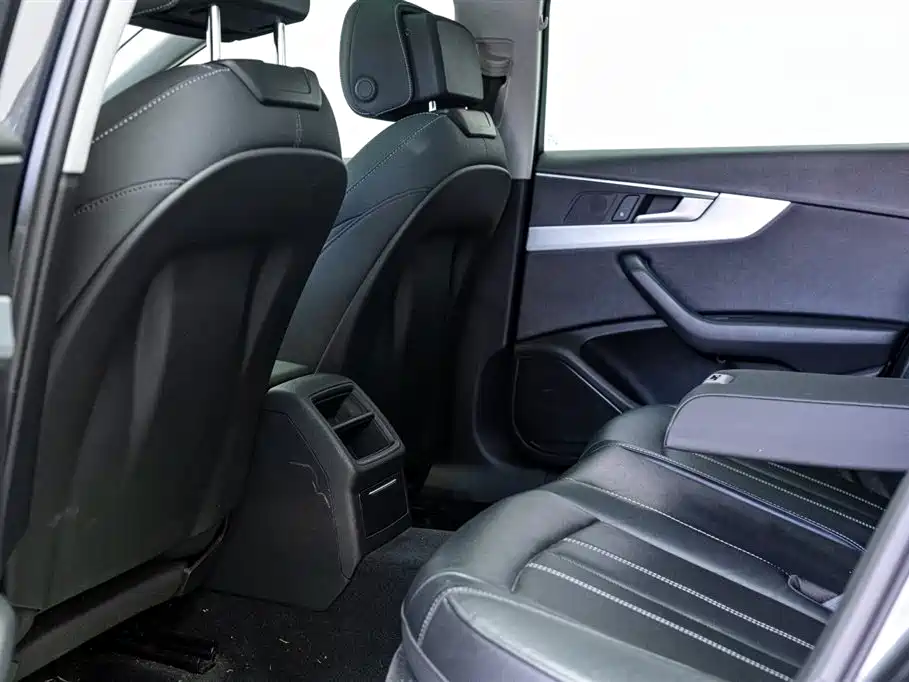 Audi A4L 2022 40 TFSI Fashion Dynamic Edition