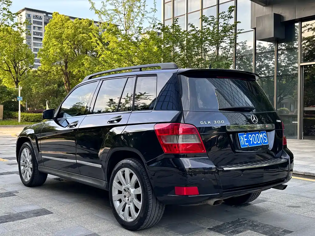Mercedes-Benz GLK-Class 2011 GLK 300 4MATIC Fashion Edition