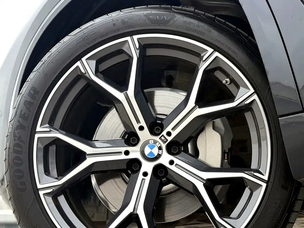BMW X5 2025 xDrive 30Li Premium M Sport Night Edition