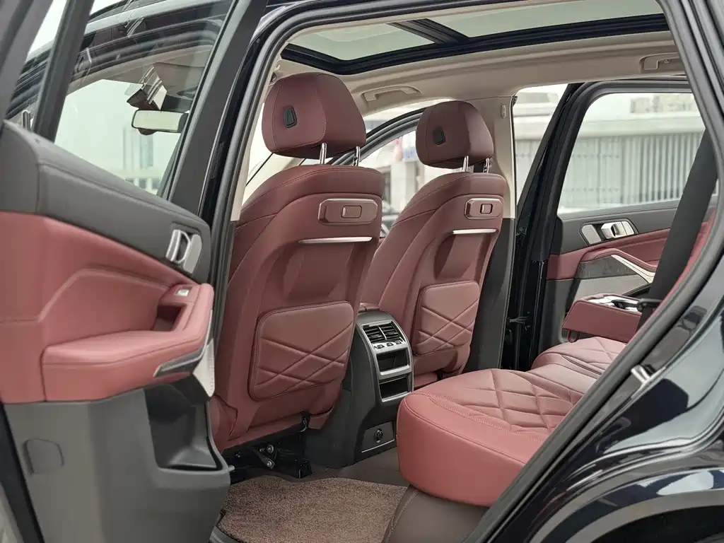 BMW X5 2025 xDrive 30Li Premium M Sport Night Edition