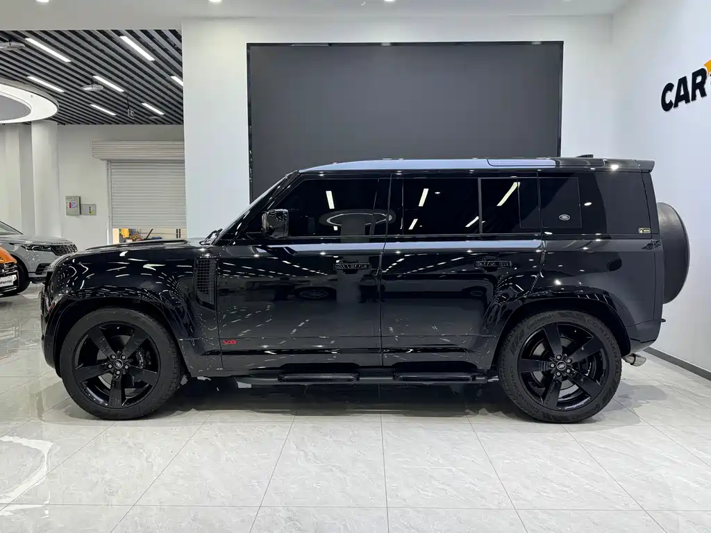 Land Rover Defender 110 5.0T V8 2024