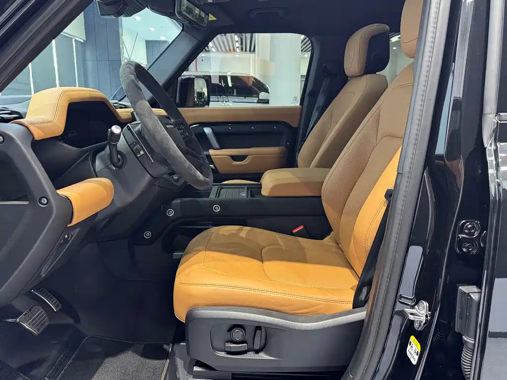 Land Rover Defender 110 5.0T V8 2024
