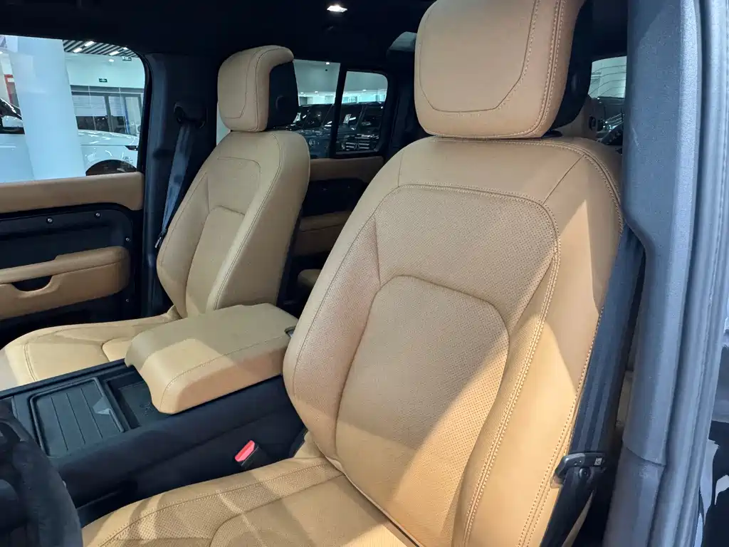 Land Rover Defender 110 5.0T V8 2024
