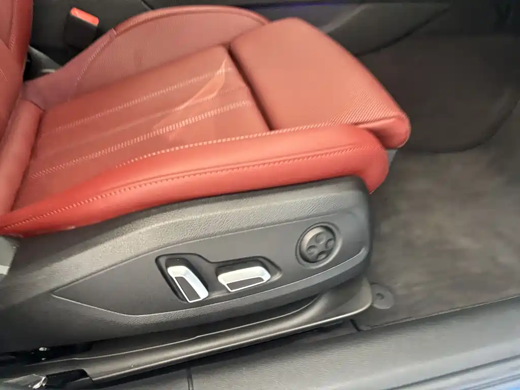 Audi A4L 2025 40 TFSI Luxury Dynamic B&O Star Night Edition