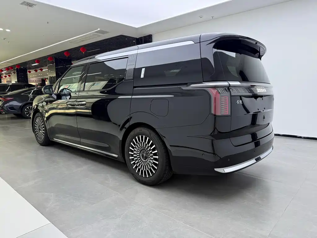 Zeekr 009 2024 Six-Seat Executive Edition AWD 108kWh