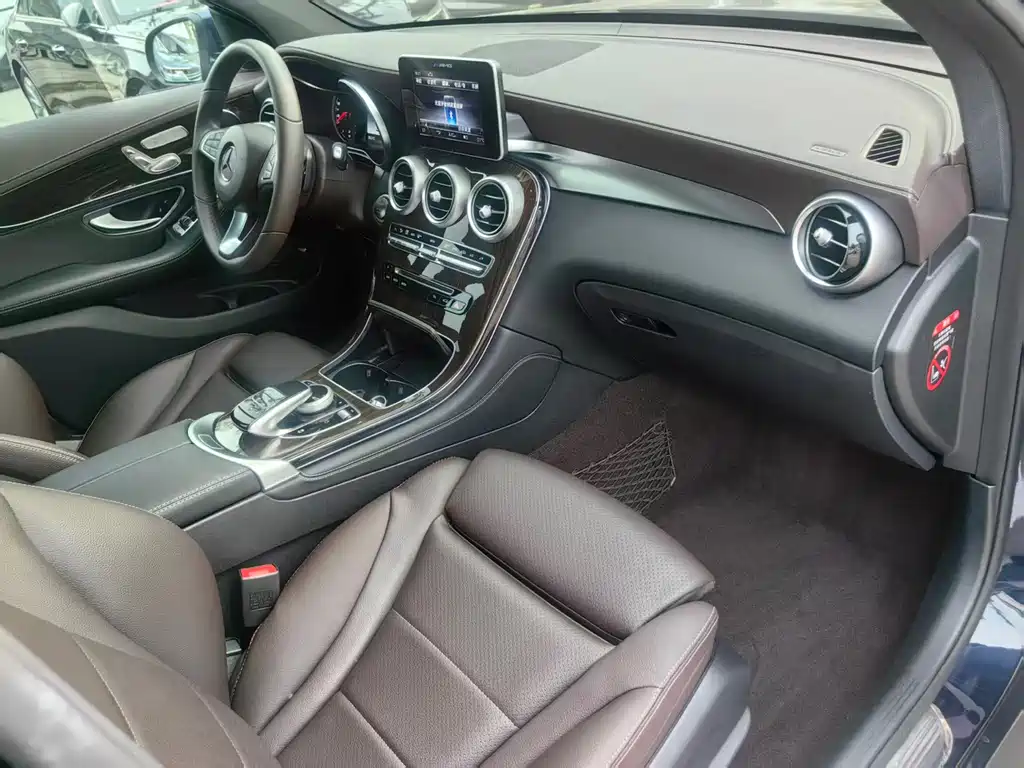 Mercedes-Benz GLC 260 4MATIC Luxury 2018