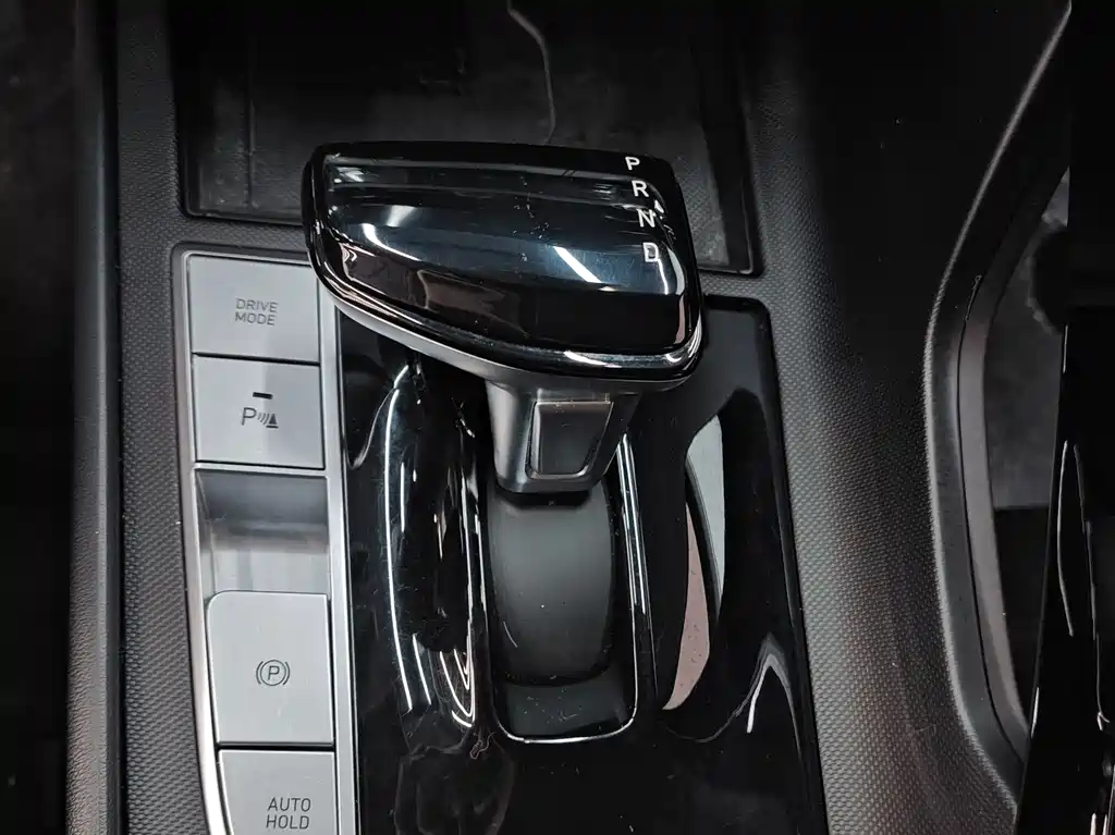 Hyundai Elantra 2023 1.5L CVT Premium