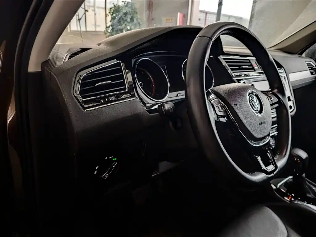 Volkswagen Tiguan L 2017 380TSI Automatic 4WD Luxury Edition
