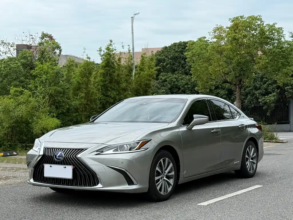 Lexus ES 2021 300h Excellence Edition