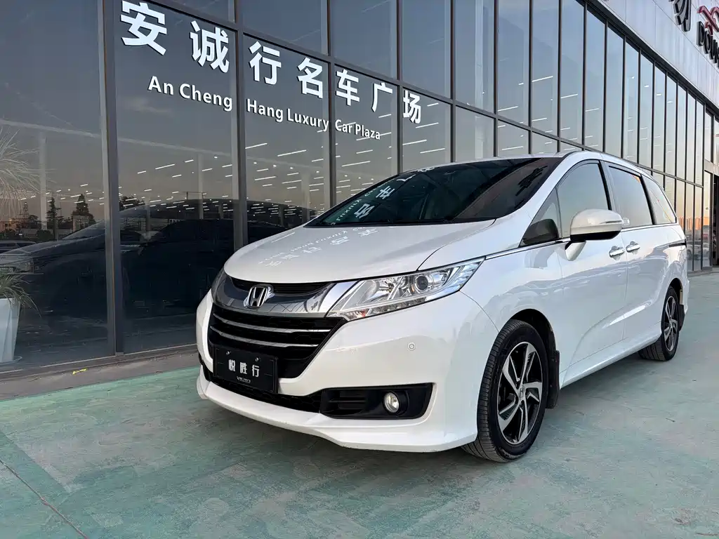 Honda Odyssey 2015 Facelift 2.4L Luxury Edition
