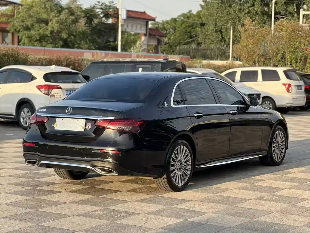 Mercedes-Benz E-Class 2022 E 300 L Fashion