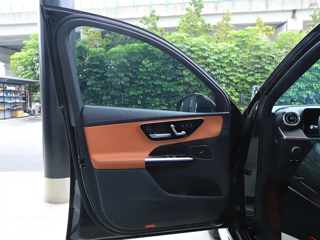Mercedes-Benz GLC 300 L 4MATIC Dynamic 5-Seater 2024