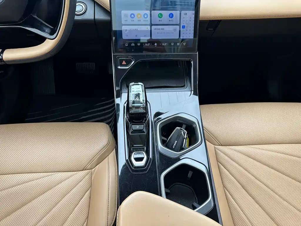 Geely Boyue L 2023 1.5TD DCT Prestige Edition