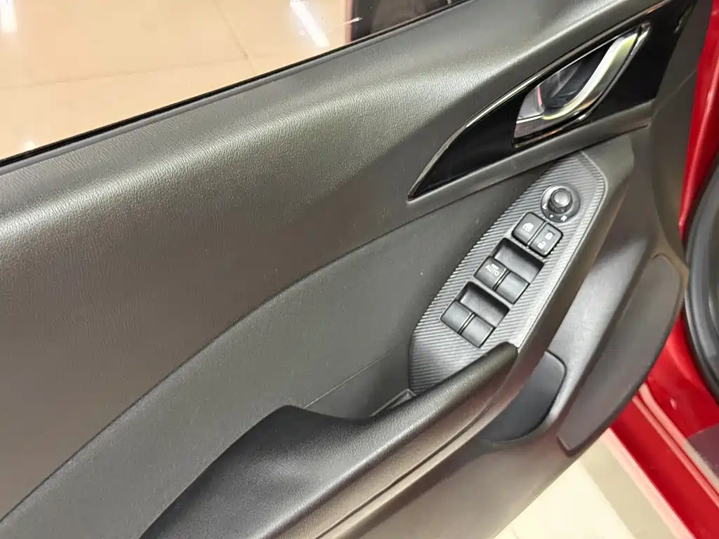 Mazda 3 Axela 2014 Sedan 1.5L Manual Comfort