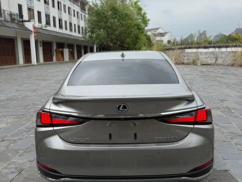 Lexus ES 2020 300h Executive Edition