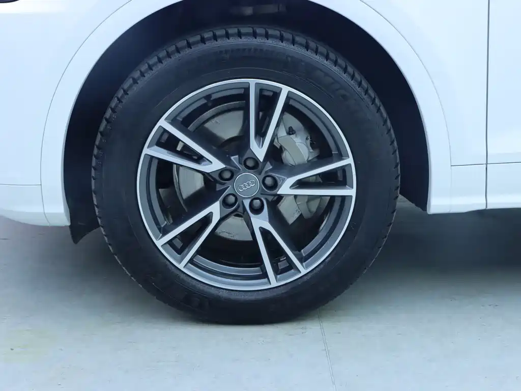 Audi Q5L 2018 40 TFSI Rongxiang Fashion Edition National V