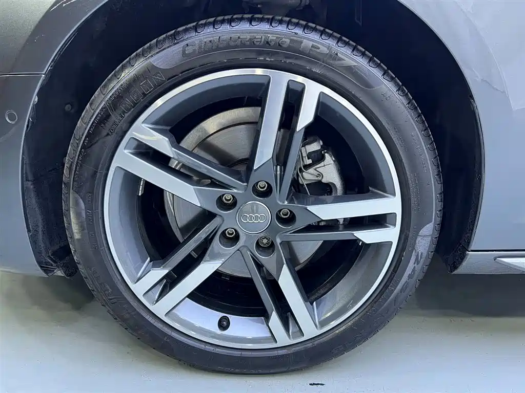 Audi A4L 2020 40 TFSI Luxury Dynamic Edition