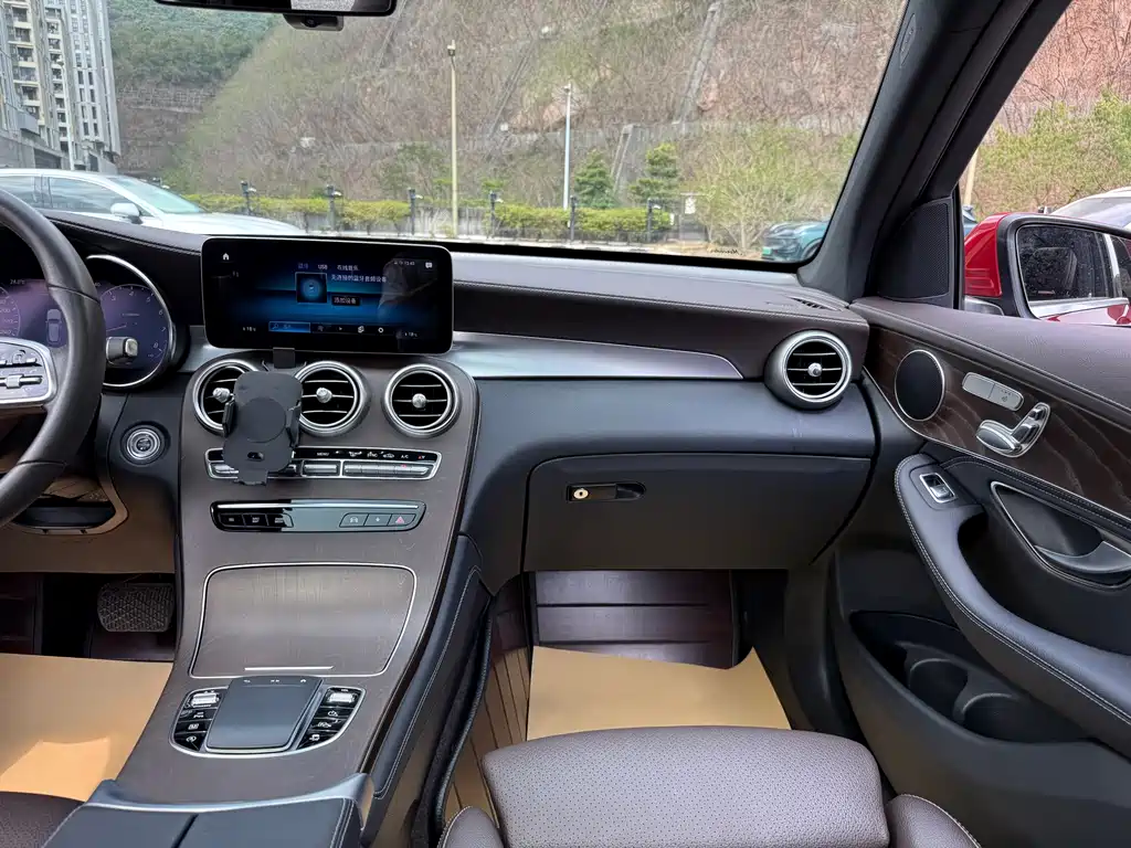 Mercedes-Benz GLC 260 L 4MATIC Luxury (2020 Facelift)