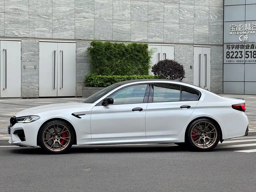 BMW M5 2021
