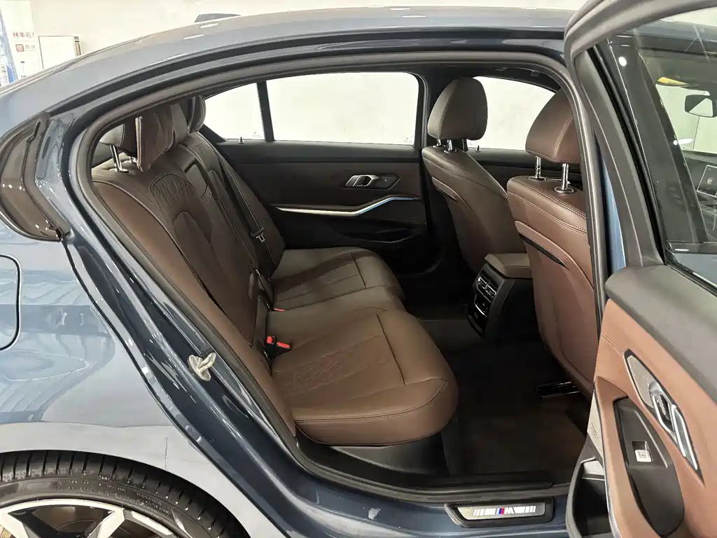 BMW 3 Series 2025 330Li Exclusive M Sport Night Edition