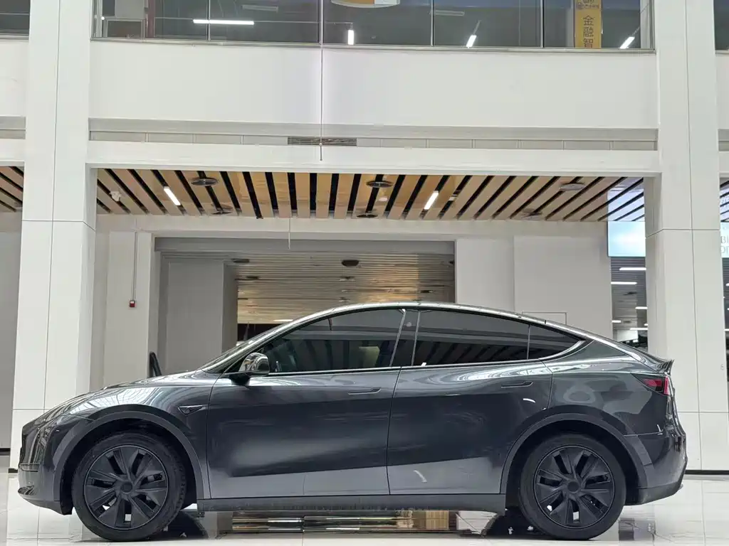 Model Y 2024 Rear-Wheel Drive
