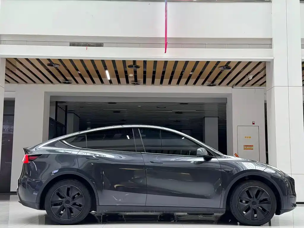 Model Y 2024 Rear-Wheel Drive