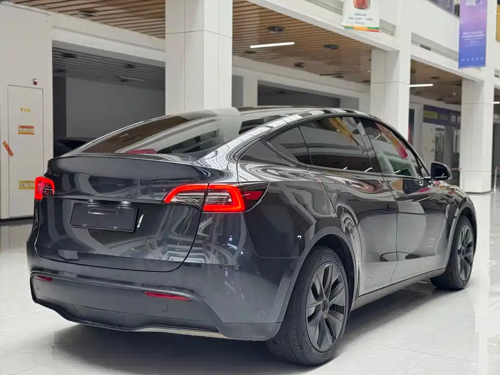 Model Y 2024 Rear-Wheel Drive