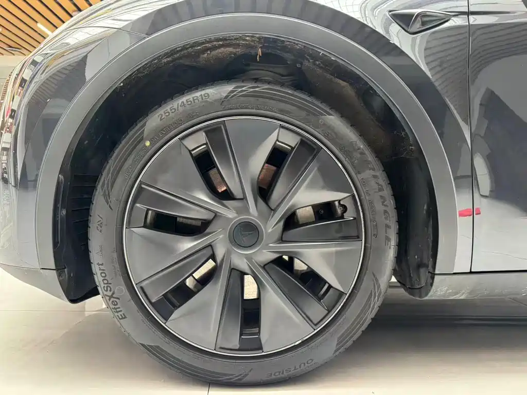 Model Y 2024 Rear-Wheel Drive