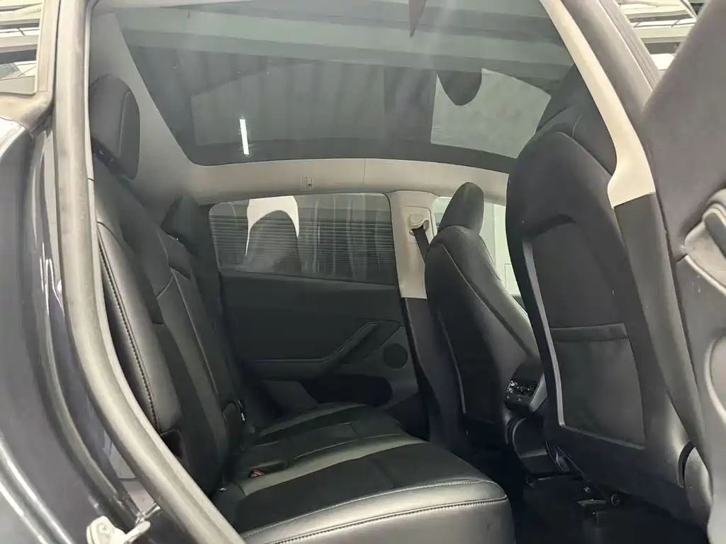 Model Y 2024 Rear-Wheel Drive