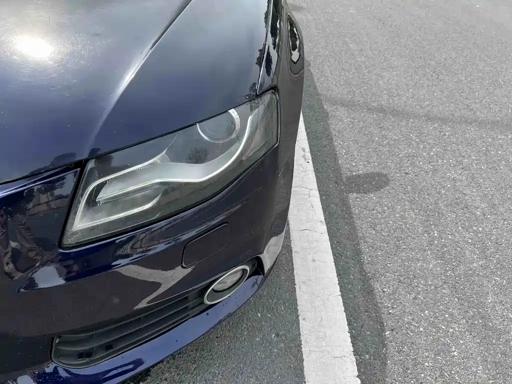 Audi A4L 2010 2.0 TFSI Standard