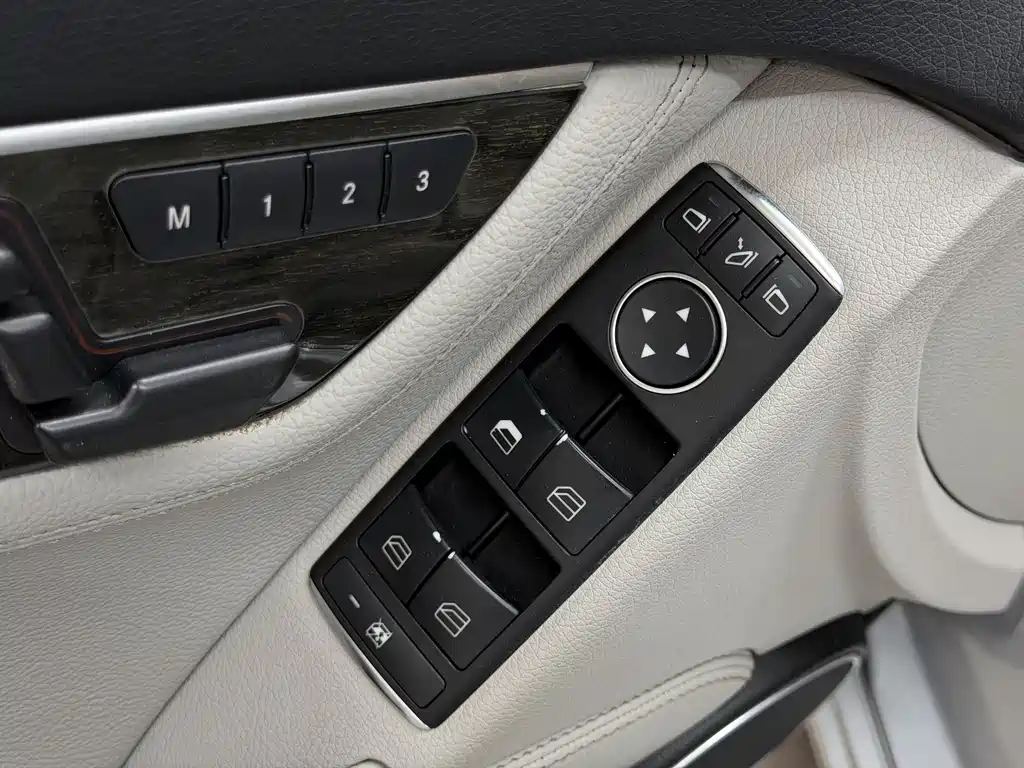 Mercedes-Benz C-Class 2011 C 200 CGI Fashion Edition