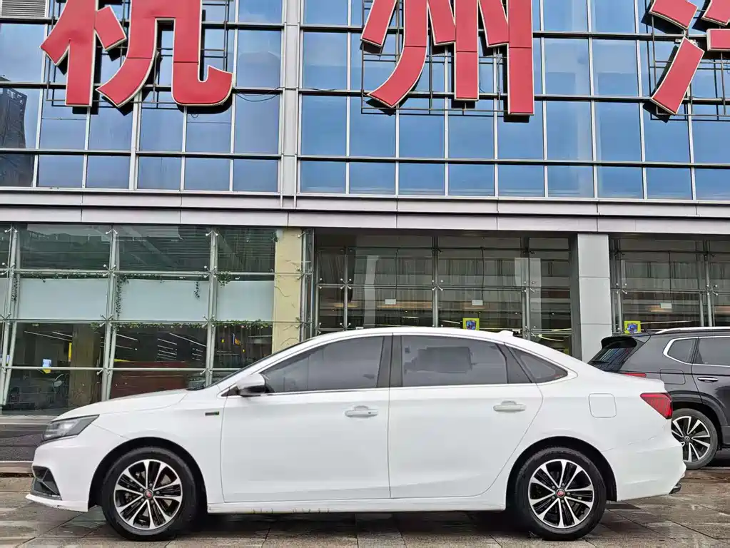 Roewe i6 NEV 2019 PLUS 50T 4G Interconnect Glory Luxury Edition