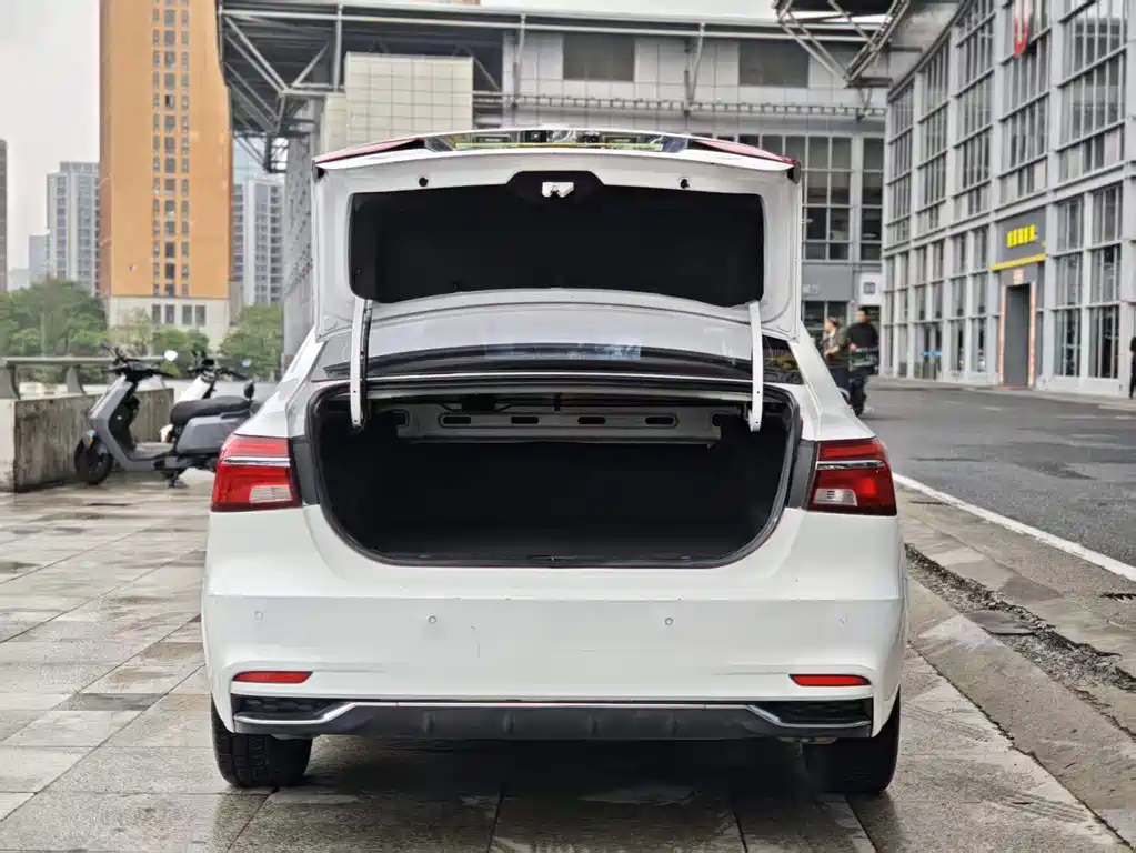 Roewe i6 NEV 2019 PLUS 50T 4G Interconnect Glory Luxury Edition