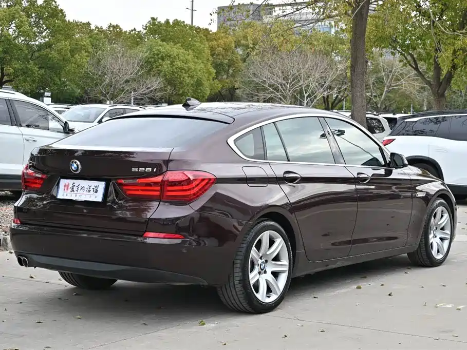 BMW 5 Series GT 2017 528i Leading Edition