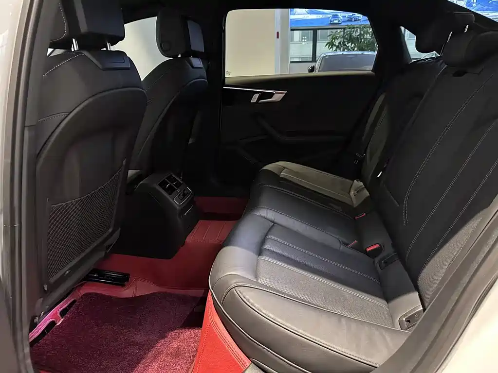 Audi A4L 2024 40 TFSI Luxury Dynamic Edition