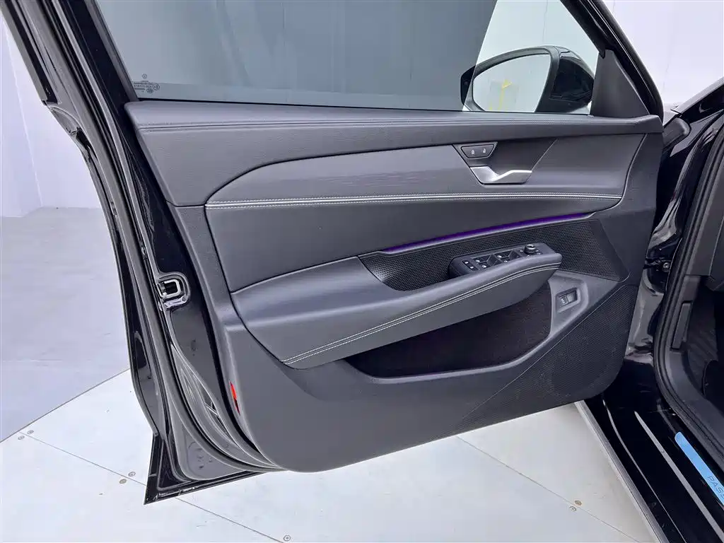 Volkswagen Passat 2025 Pro 380TSI Starry Dragon Edition