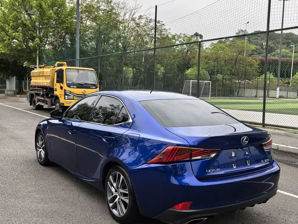 Lexus IS 300 F SPORT (2017)