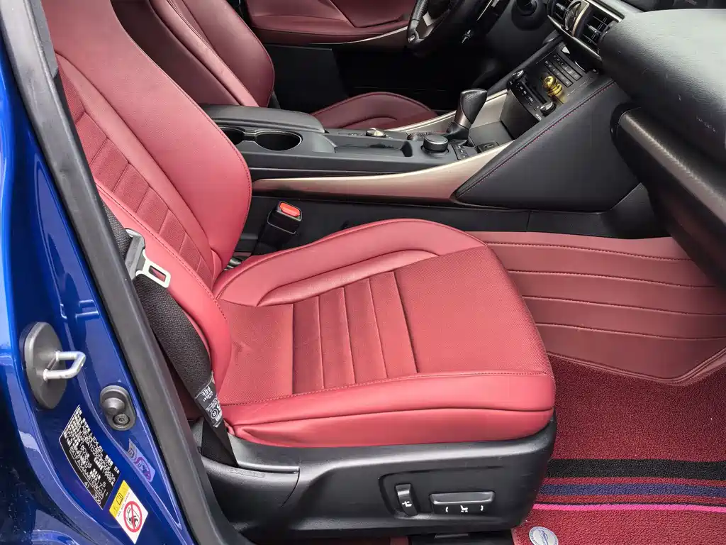 Lexus IS 300 F SPORT (2017)
