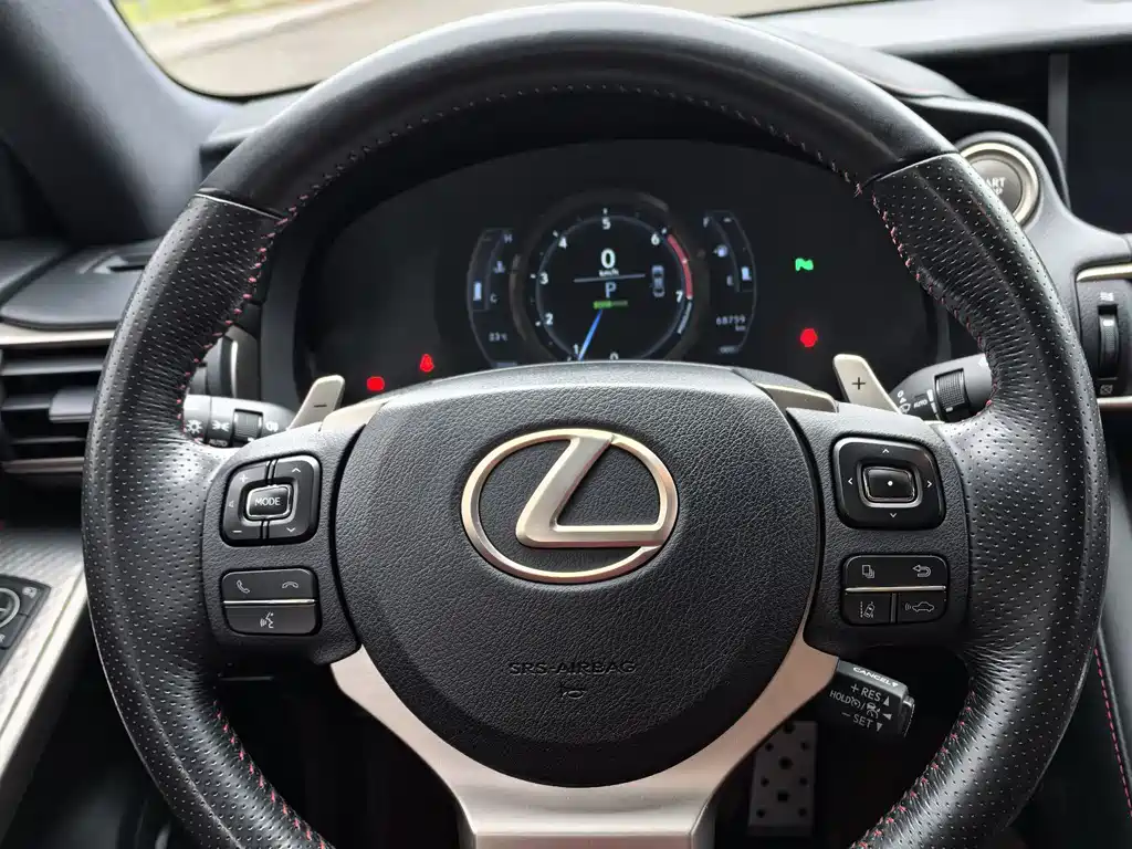Lexus IS 300 F SPORT (2017)