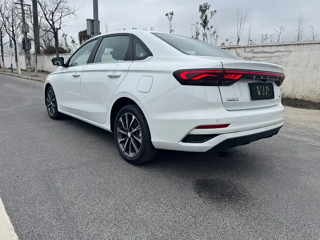 Geely Emgrand 2022 4th Generation 1.5L CVT Luxury Edition