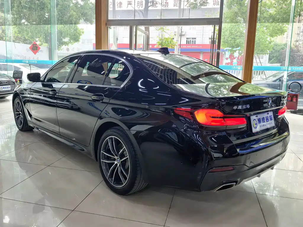 BMW 5 Series 2022 525Li M Sport Package